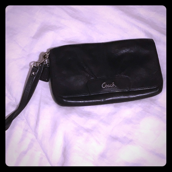 Handbags - Coach wristlet